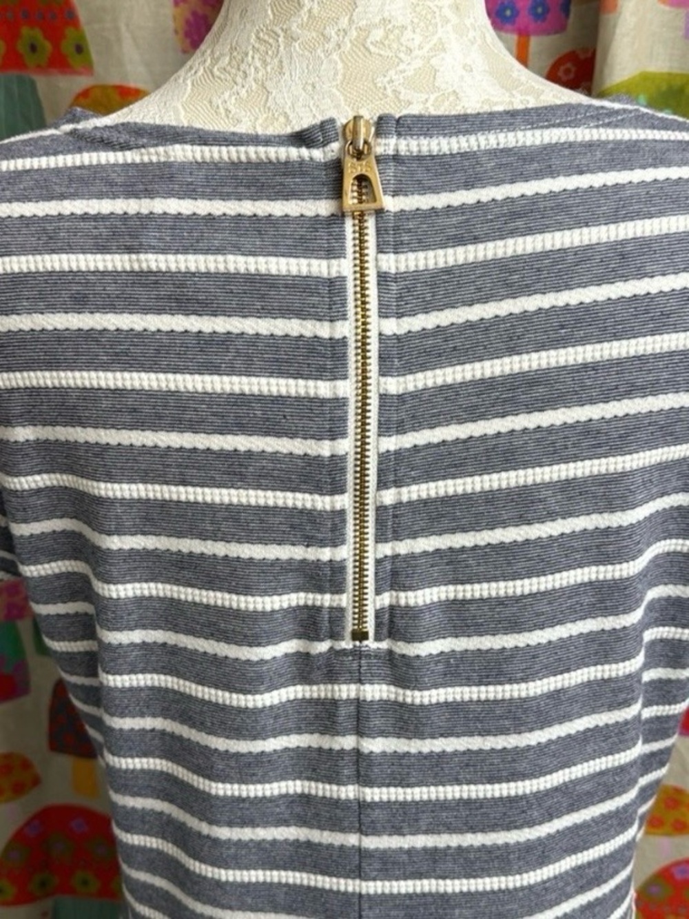STS Sail to Sable Short Sleeve Zip Back Dress. Medium - Picture 5 of 8